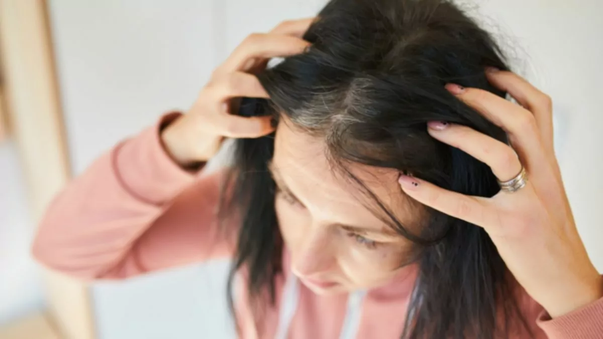 ¿Puede el estrés encanecer el cabello?