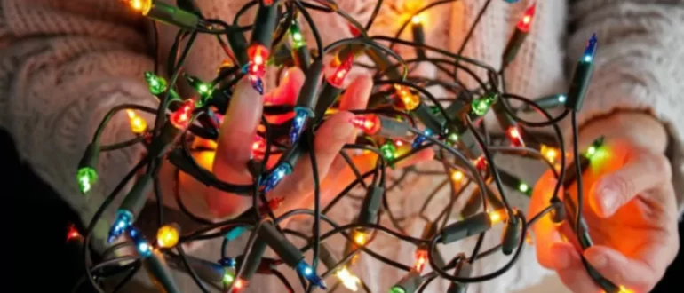 ¿Por qué se enredan siempre las luces de Navidad?